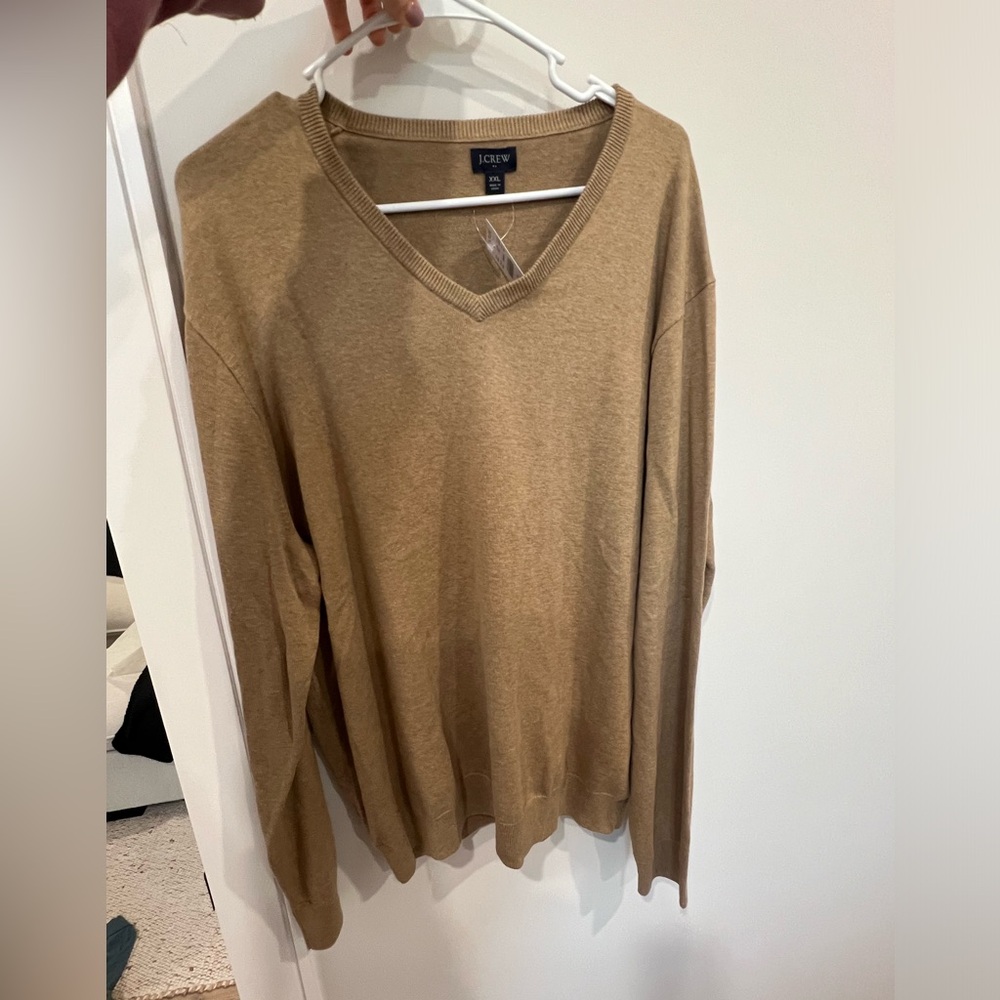 Men’s v neck sweater never been worn with tags